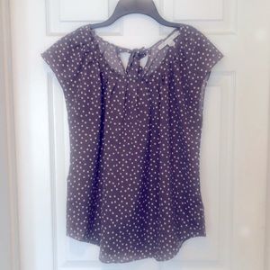 The neckline on the shirt is gorgeous the back bow is stunning very versatile !